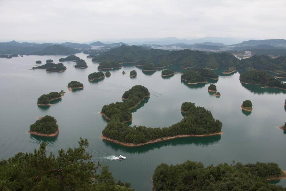 千岛湖水库华东地区最大的水库功能强大风景优美