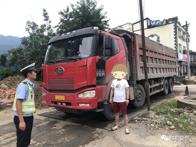 追尾等交通事故的发生 可总有一些驾驶人铤而走险 货车超限超载上路