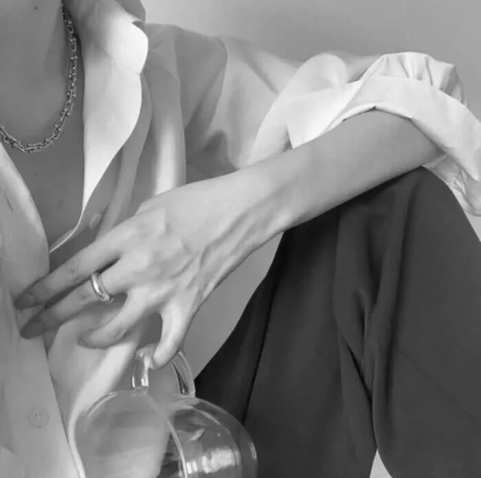 帅气不露脸男生头像/积攒了整个夏天的情愫