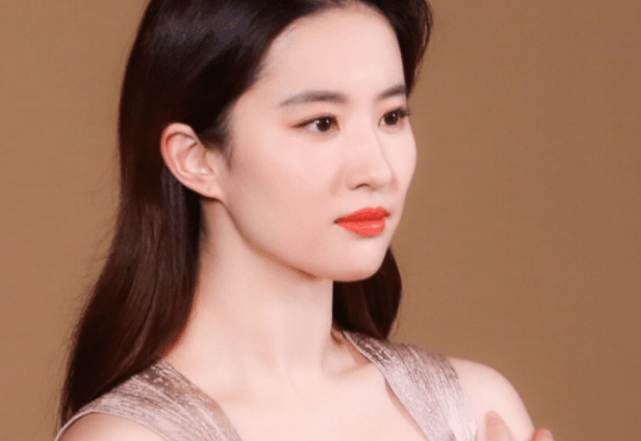 出道后改名的女星,前三位连姓都变了,而她有"3个名字"!