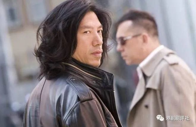 古惑仔乌鸦哥满头银发 网友称像70岁 同场吴启华尽显斯文