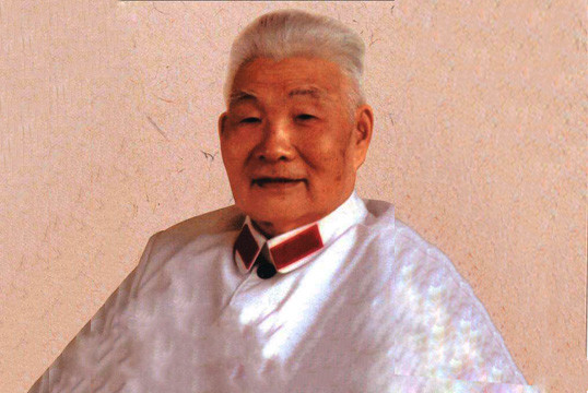 1940年,萧劲光遗憾地跟朱仲芷离婚,后来又娶了伟涛为妻.