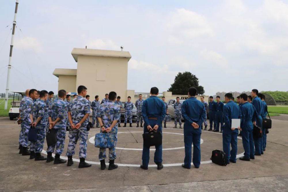 强势出击猎"海鲨",直击海军航空兵某团实战化训练现场