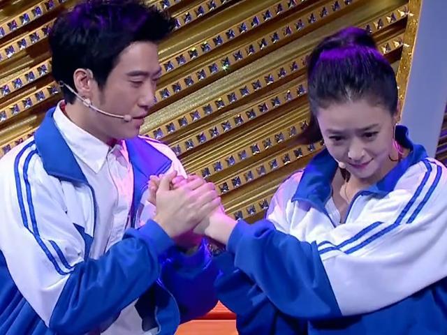 蒋欣搭档常远演绎小品版北京爱情故事《太想爱你,有甜蜜有辛酸,笑着