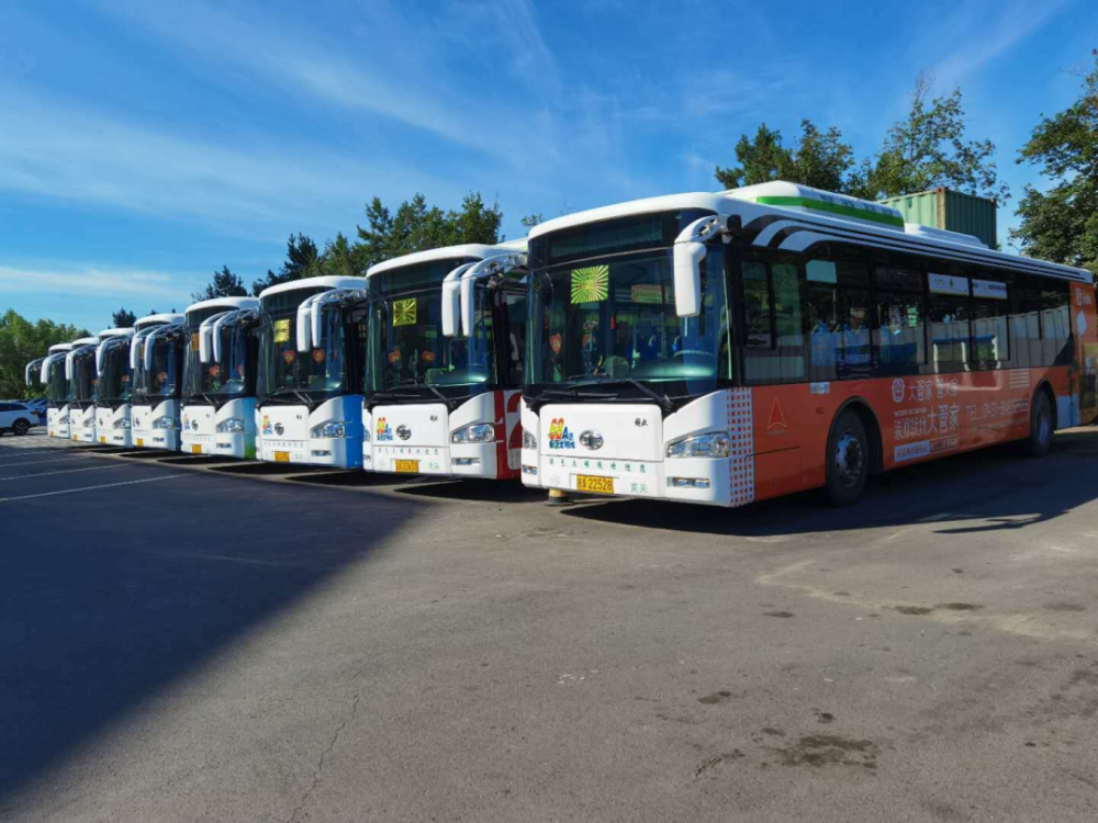 长春68路公交车更换32辆插电混合动力车正式上线运营