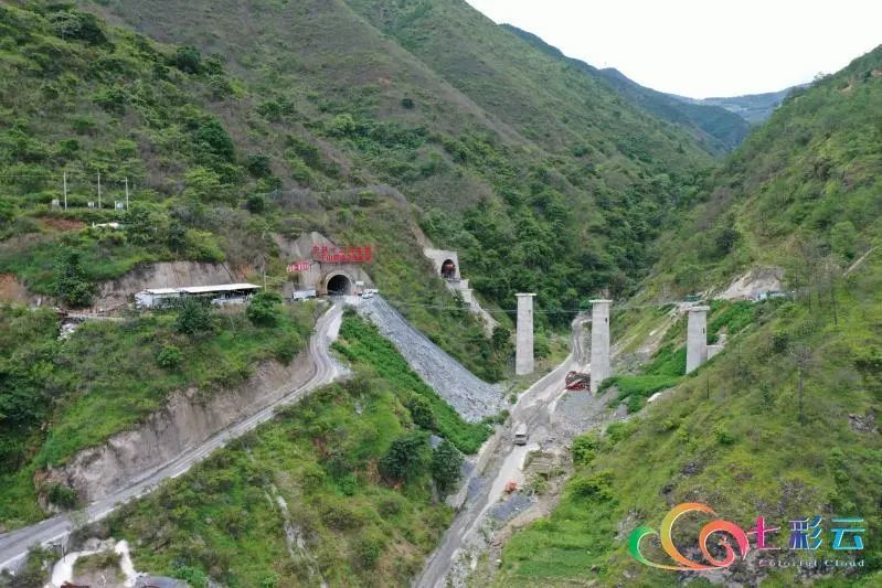 大临铁路35座隧道全部贯通