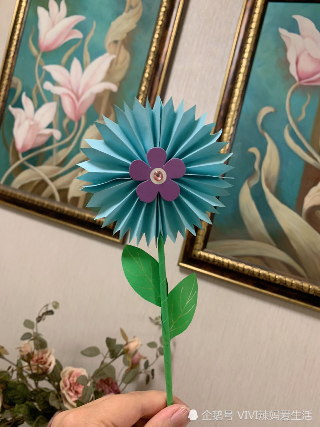 教师节,小朋友们可以送老师手工折纸花!