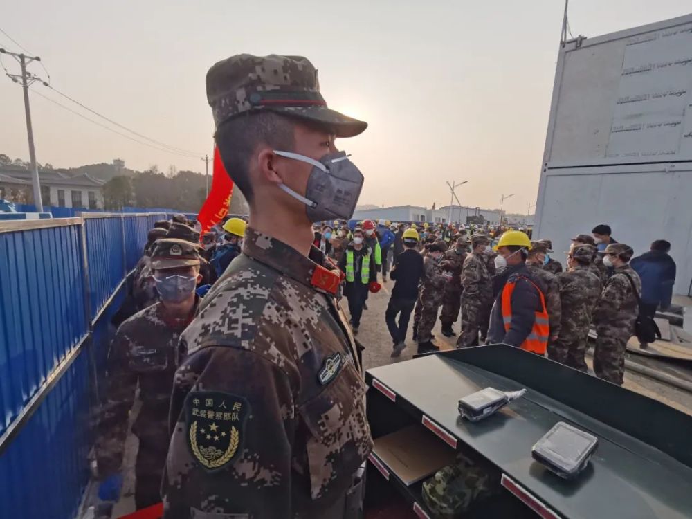 武警湖北总队欢迎抗疫英模载誉归来