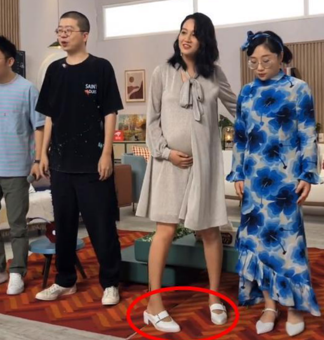 39岁朱丹挺孕肚工作,首度回应高龄生二胎,不惧嘲讽再秀恩爱