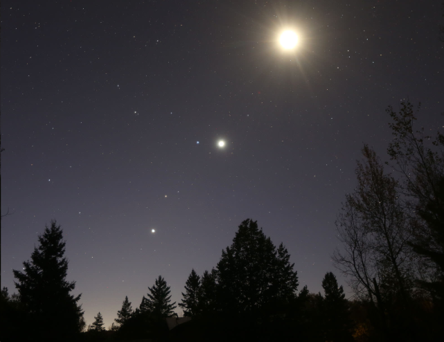 请订好您的闹钟,本月中旬,夜空将发生金星伴月天文景观