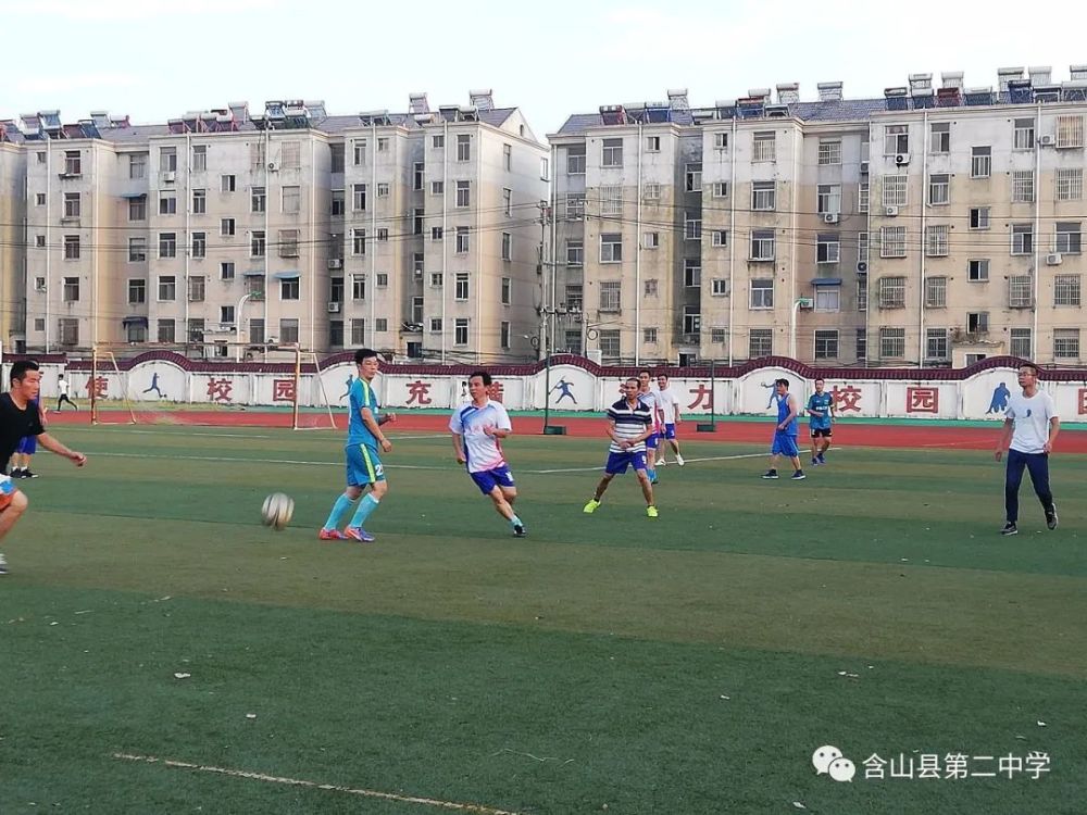 今年是新中国第36个教师节(来源:含山一中 金大勇)一束鲜花,一句祝福