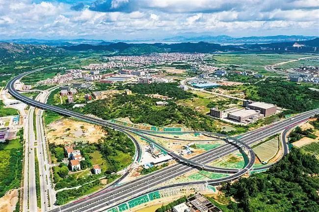 汕头经济特区建立40年来,汕头对外交通,不再是只有一条广汕公路,而是