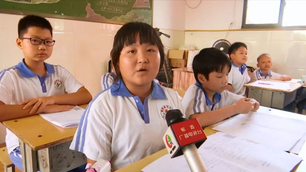 晨怡学校四一班学生 王思麒:王老师对我们的生活照顾的特别好,像我们