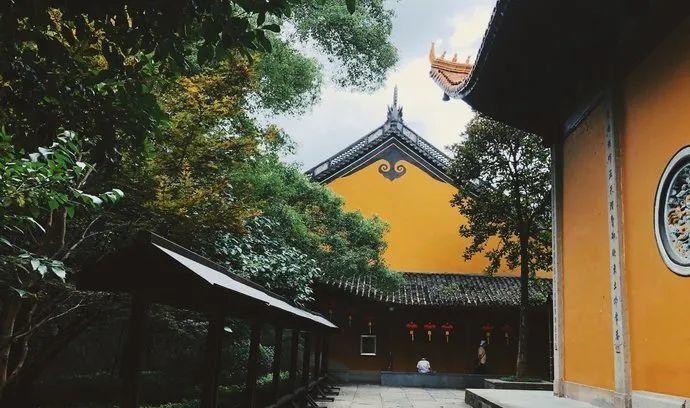 对于杭州人而言,净慈寺还有一个缩略版本的叫法: 净寺.