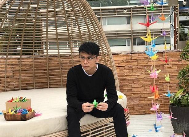 李克勤香港豪宅曝光,装修基本保持"原始"状态,网友:太