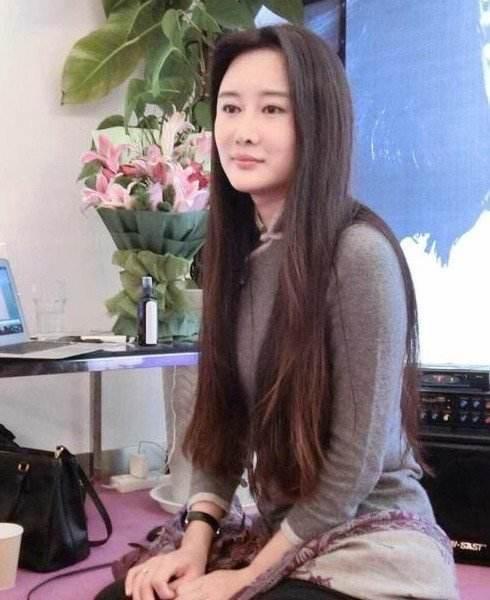 杜星霖本人承认与张纪中结婚,比张纪中小30多岁为他一年半生俩娃