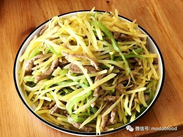 【魔多厨房】家常午餐系列:番茄炒鸡蛋 红烧鸡翅 辣椒肉丝炒土豆丝