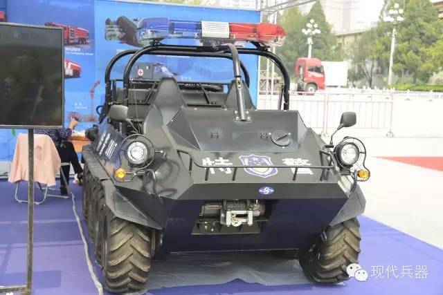 中国"山猫":jl1400ub型8×8轻型全地形车