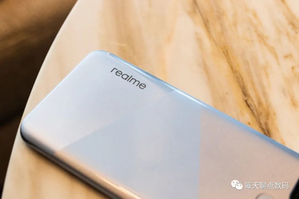 首款百元级 5g 手机,一文告诉你 realme v3 是否值得买