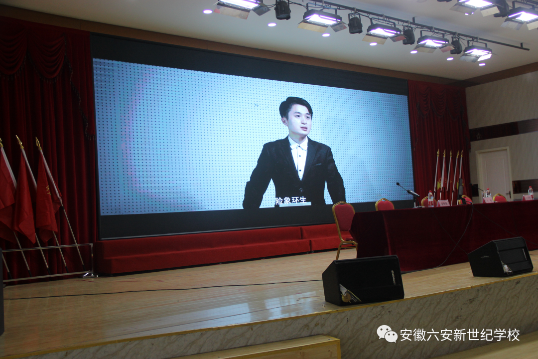 为了使报告会更加生动,崔殊嫚检察官还为同学们播放了法制宣传片,用生