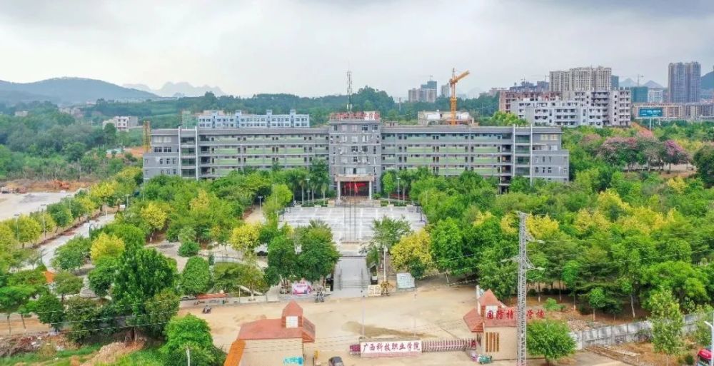 广西自然资源职业技术学院校园风采 桂林理工大学南宁分校 记者:梁