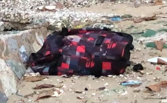 经泰国警方勘查,女尸的手脚都是被捆绑住的,头上套了一个黑色塑料袋