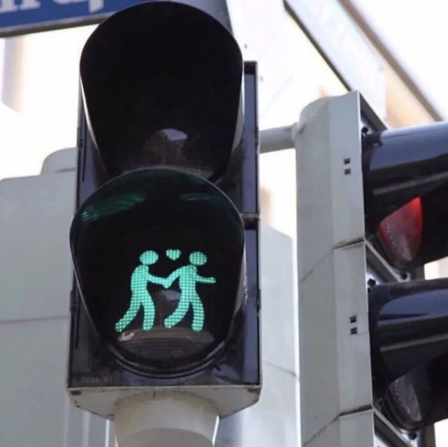 源自网络,侵联删 【闪萌表情app】 超多表情 超速更新 抖音热门表情