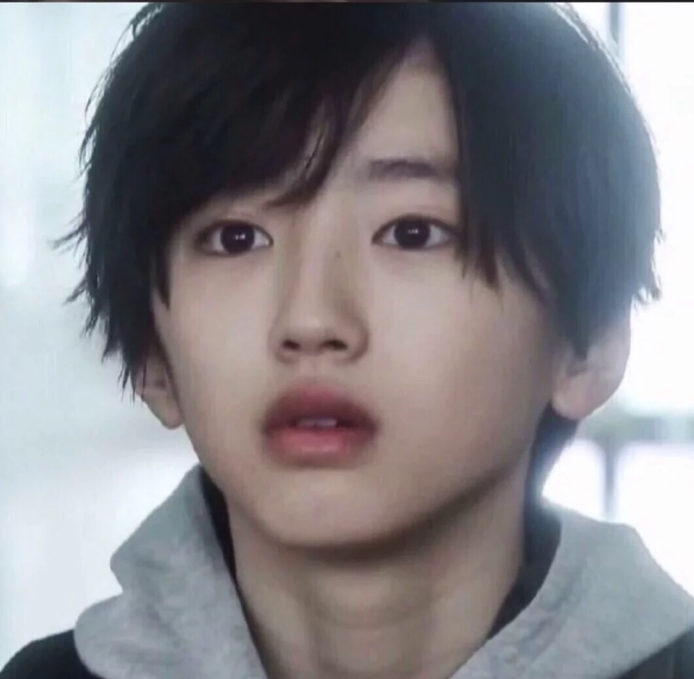 日本的少年感男星里,我第一个想到的就是道枝骏佑了.