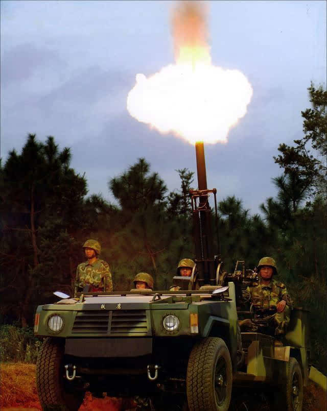pcp001型82毫米速射炮,迫击炮加猛士越野车,简单粗暴敢想敢造