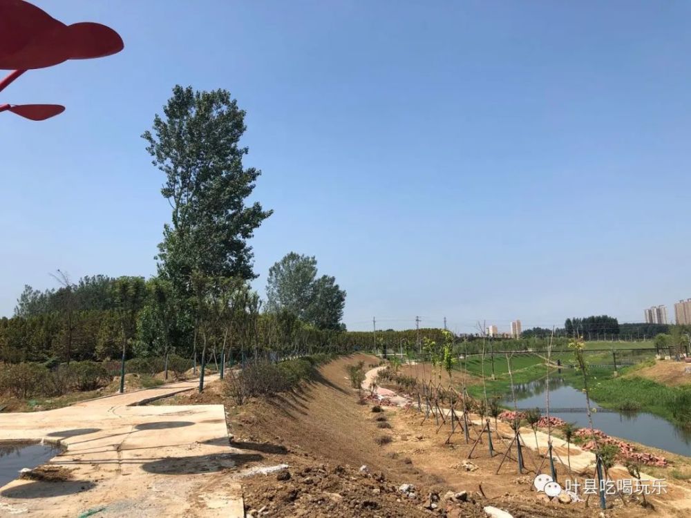 散步游玩好去处叶县这个地方大改造休闲座椅橡胶跑道公厕美呆了
