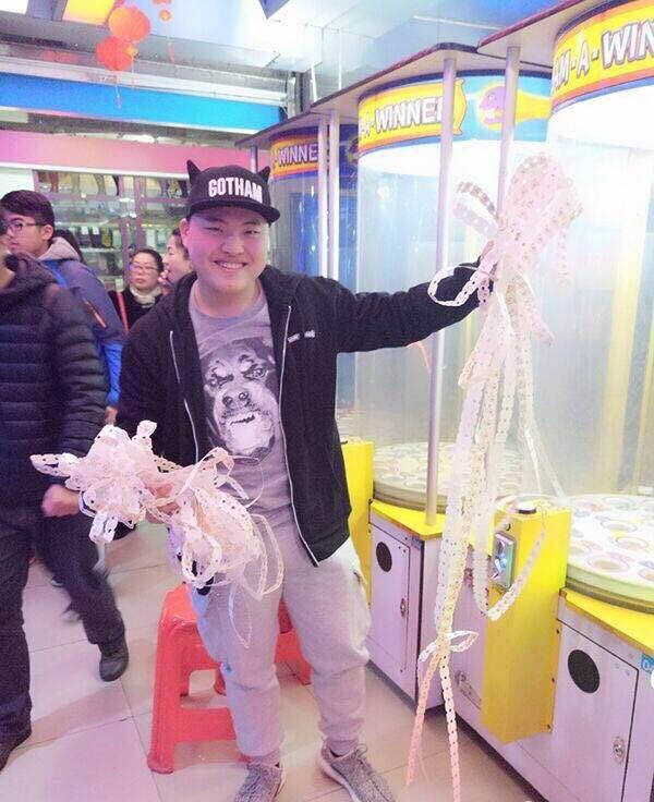 UZI女友玩下衣失踪大秀逆天美腿，离开十级美颜后