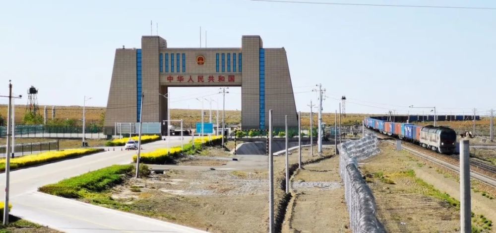 新疆阿拉山口边检站:验放出入境"中欧班列"总数位居全国第一