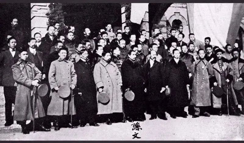 1912年1月1日,孙中山在南京宣誓就任临时大总统