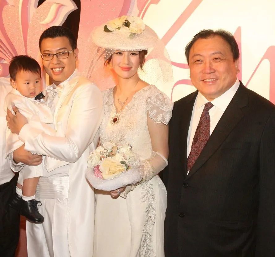 35岁晶女郎孟瑶宣布离婚 儿子共同抚养