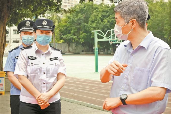 把奖章献给所有深圳警察记深圳市公安局党委委员副局长马鸿雁