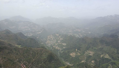 香龙山一山踏三县似龙香火盛