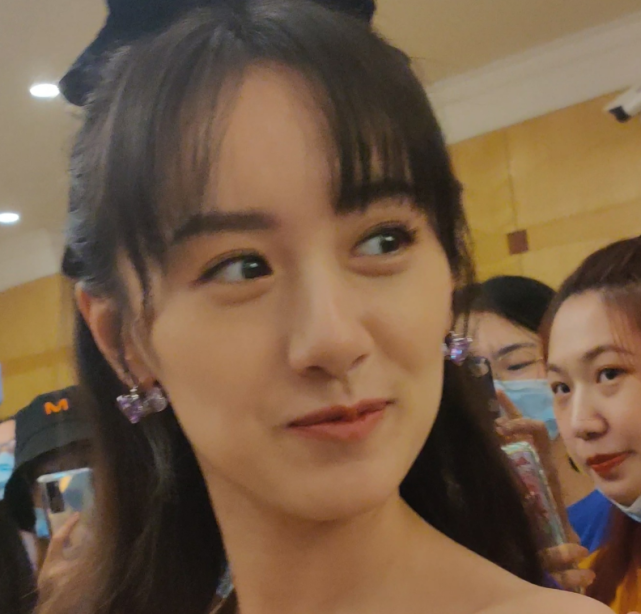 袁冰妍活动现场生图流出,没有滤镜美颜,真实状态完全