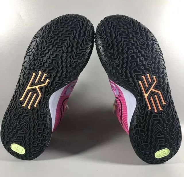 欧文最新战靴 kyrie 7 新配色曝光!