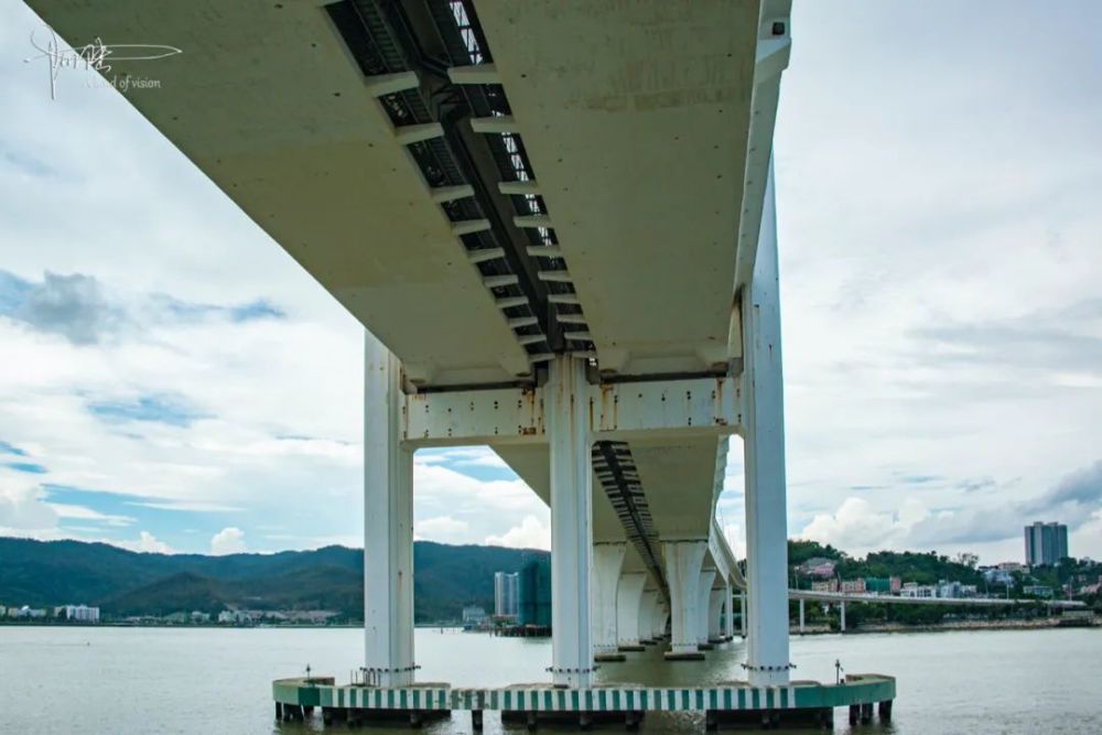 因为地理位置优越,西湾大桥在"珠澳海湾游"的必经之路上,和珠海澳门的