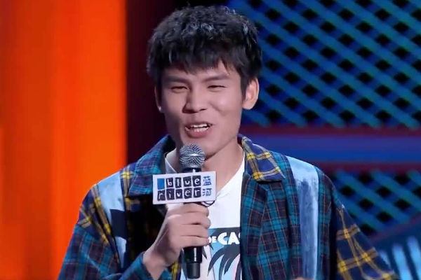 脱口秀大会半决赛,何广智庞博无缘决赛,周奇墨复活后再次离场!