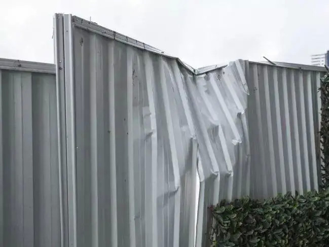 在澳华人女孩坠楼，前女友下楼疯狂补58刀