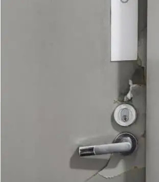 在澳华人女孩坠楼，前女友下楼疯狂补58刀