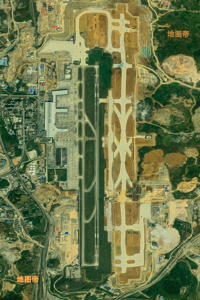 航拍贵阳龙洞堡国际机场,航站楼像一顶冲锋枪|机场|西南地区|贵阳龙洞