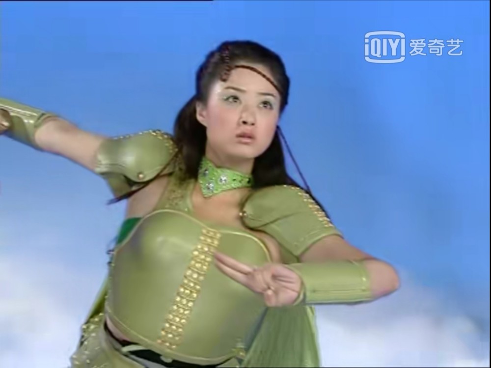 《欢天喜地七仙女》铠甲装,抹胸 短裙,仙女飒起来依旧