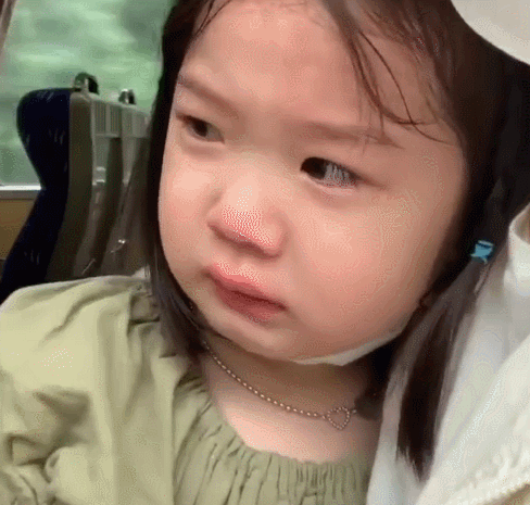 5岁小女孩凭"表情包"爆火全网!网友:糟糕,迪士尼在逃