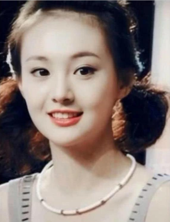 郑爽16岁,鞠婧祎16岁,baby16岁,看到赵丽颖:太灵了