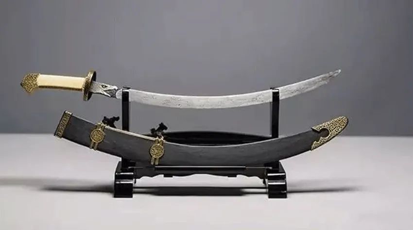 古代战场骑兵作战,使用弯刀作战和直刀作战各有什么优势?
