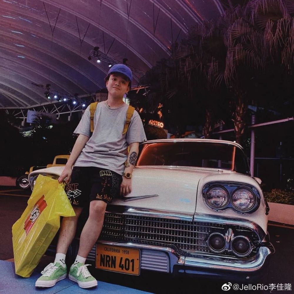 李佳隆的作品也给人非常多的惊喜,不断尝试新的风格,寻找着新的感觉
