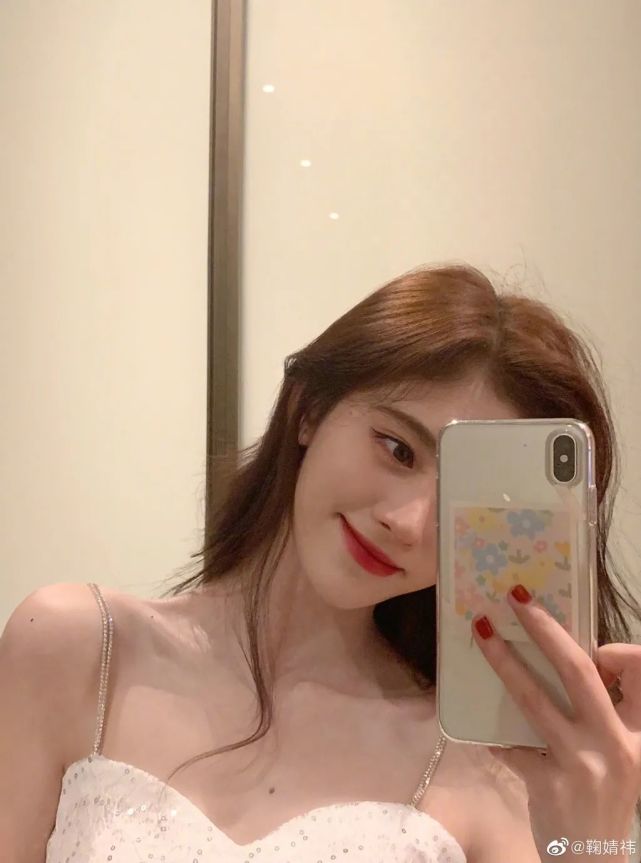 美图|小鞠手机自拍挡住脸了,可挡不住她的绝美容颜