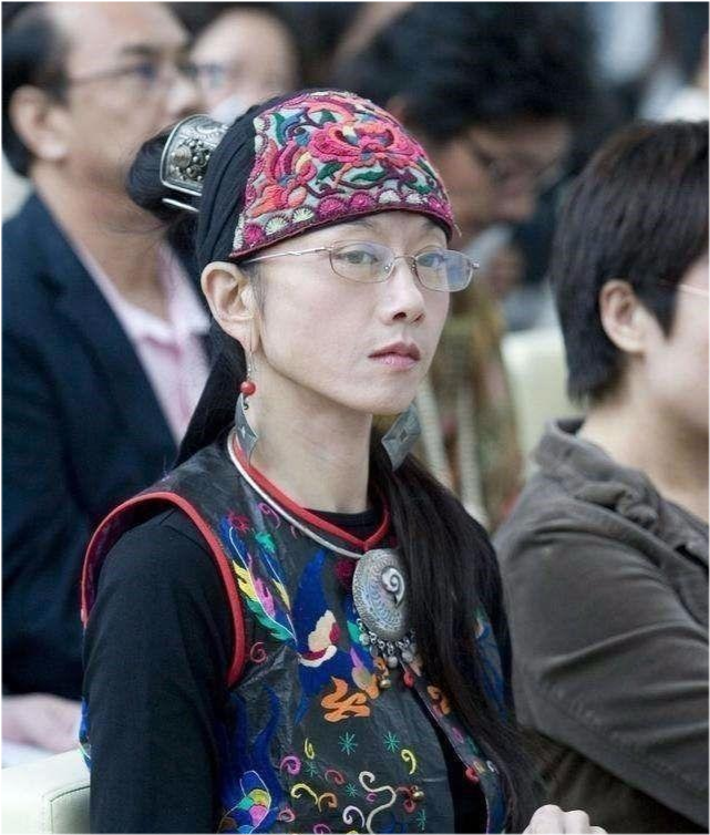 杨丽萍很少有人拍到素颜干枯的身躯又瘦又黄又老又没有气质
